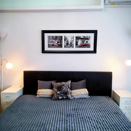 Pecs Central Lägenhet *