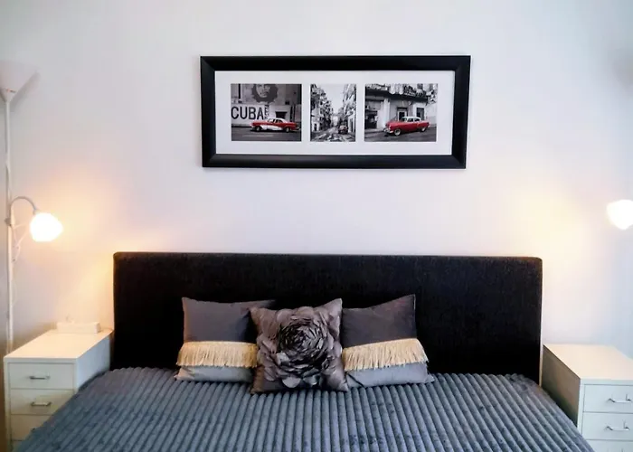 Pecs Central 公寓 *